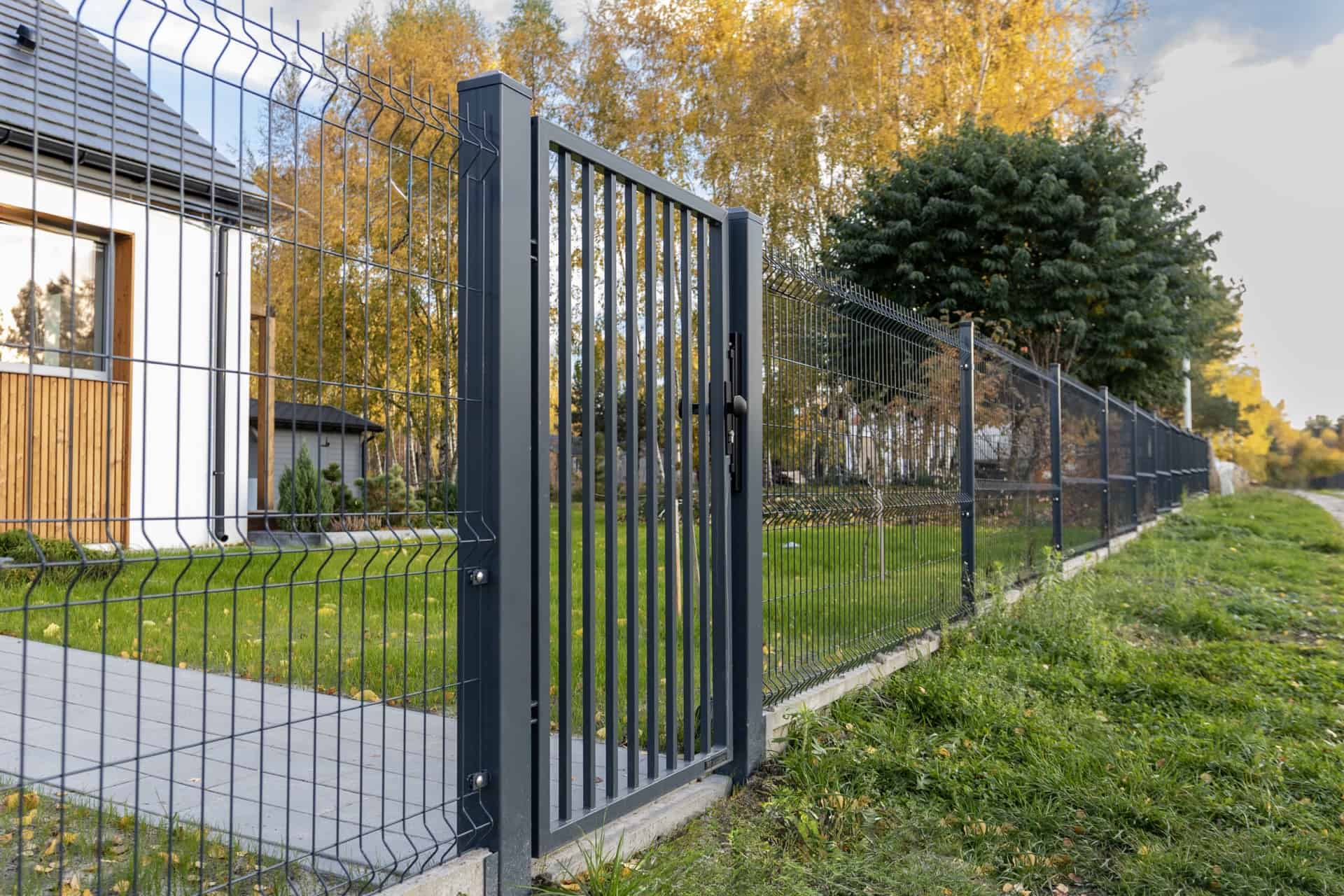 	Trwałe ogrodzenia Europłot – jakie materiały wybrać?